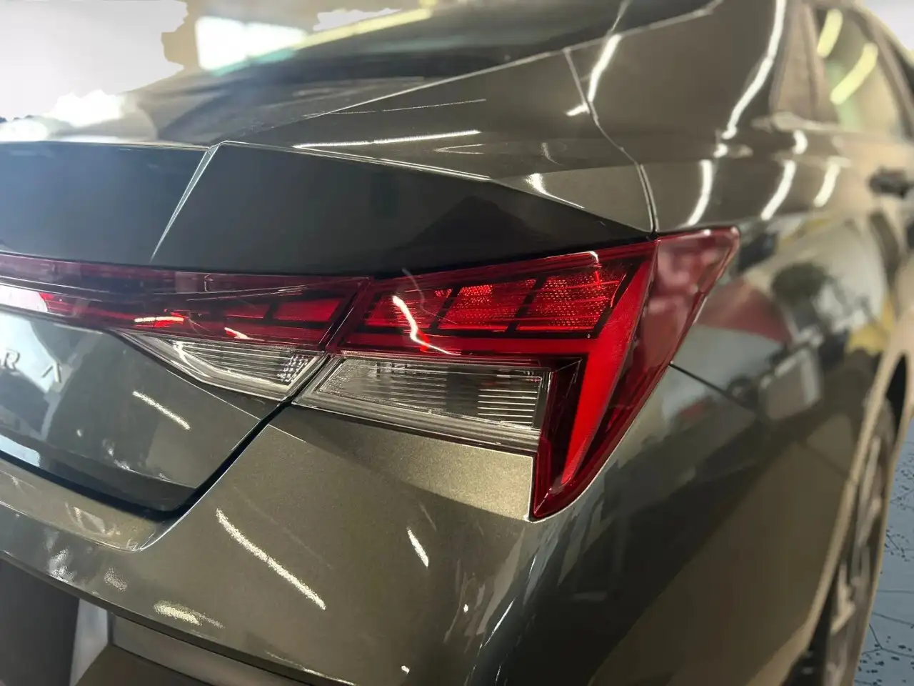 Hyundai ELANTRA fotografie Hyundai ELANTRA