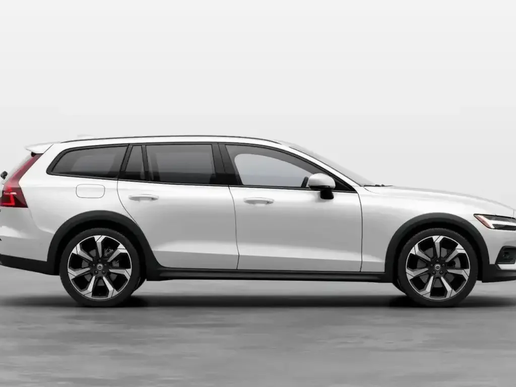 Volvo V60 Cross Country снимка Volvo V60 Cross Country