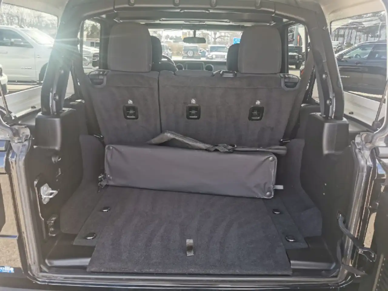 Jeep Wrangler photo Jeep Wrangler
