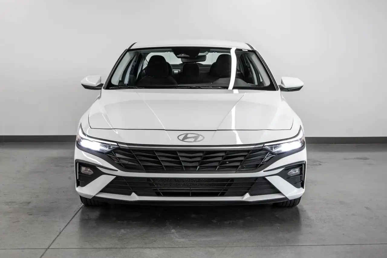 Hyundai ELANTRA снимка Hyundai ELANTRA