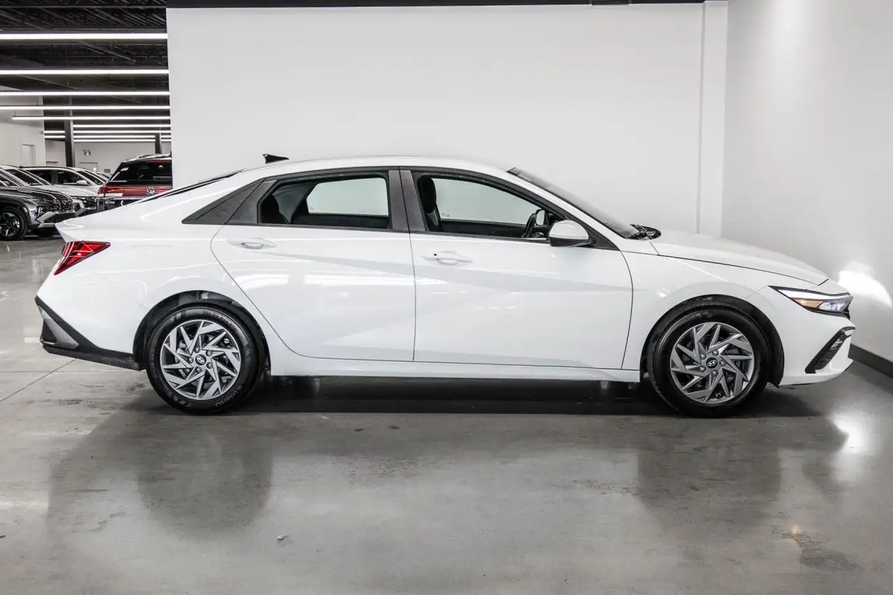 Hyundai ELANTRA снимка Hyundai ELANTRA
