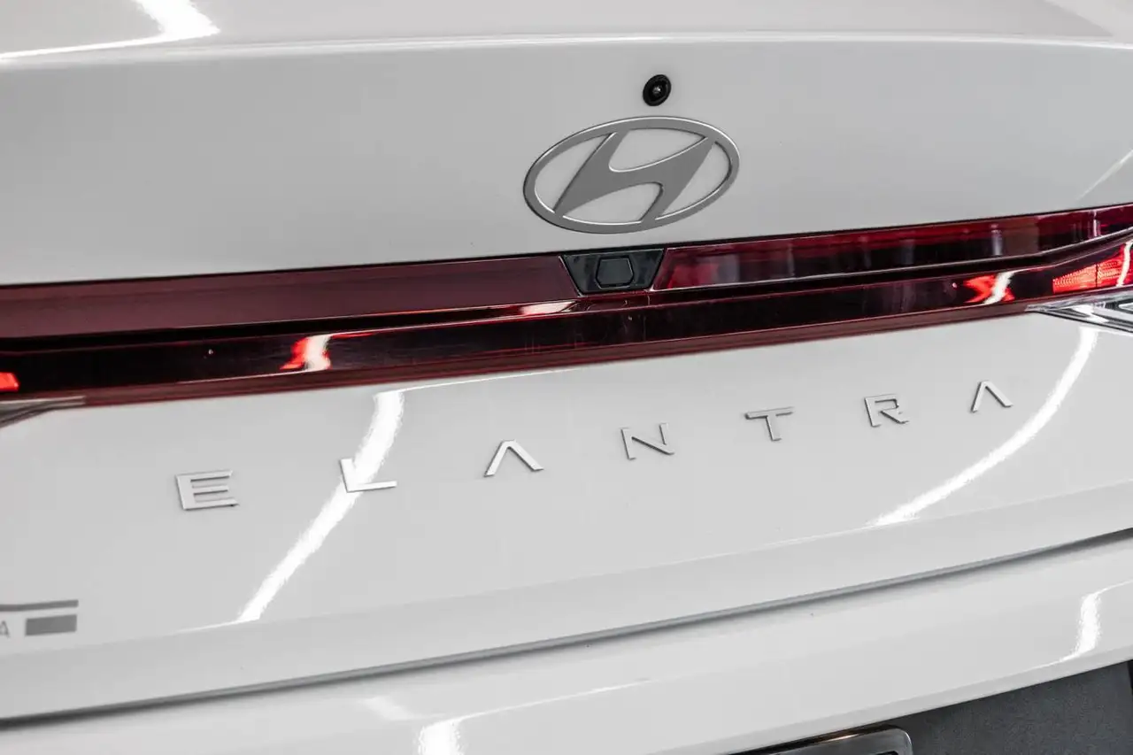 Hyundai ELANTRA снимка Hyundai ELANTRA