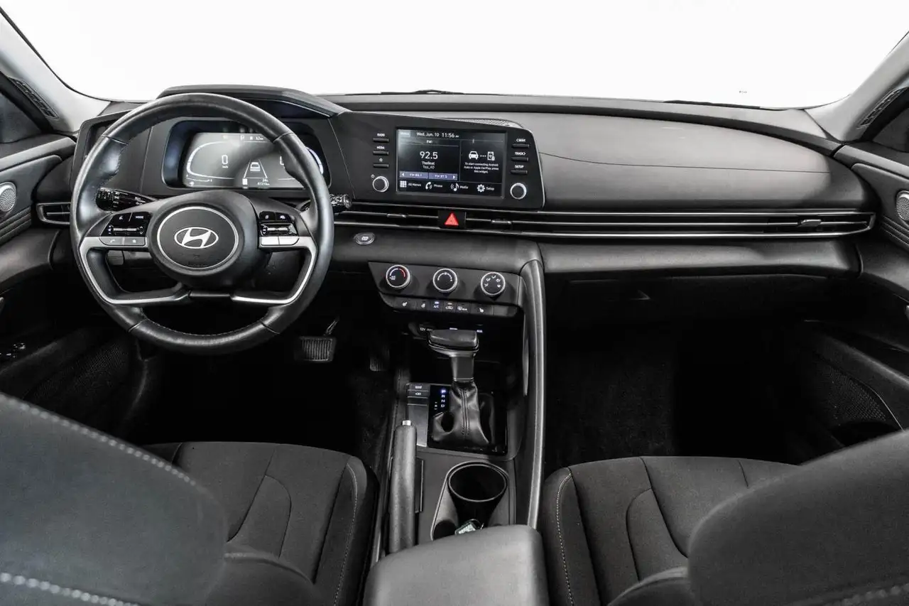 Hyundai ELANTRA снимка Hyundai ELANTRA