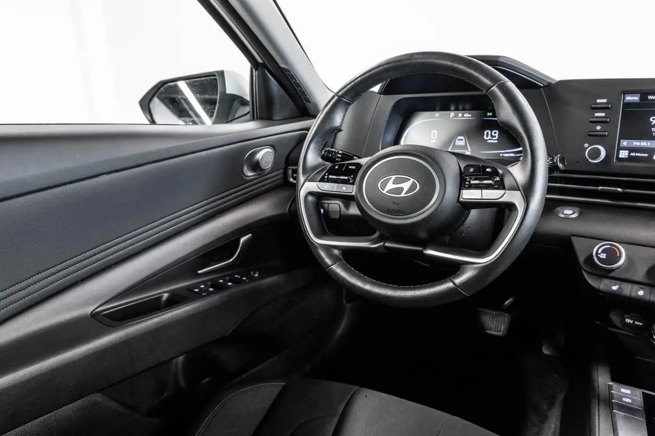 Hyundai ELANTRA снимка Hyundai ELANTRA