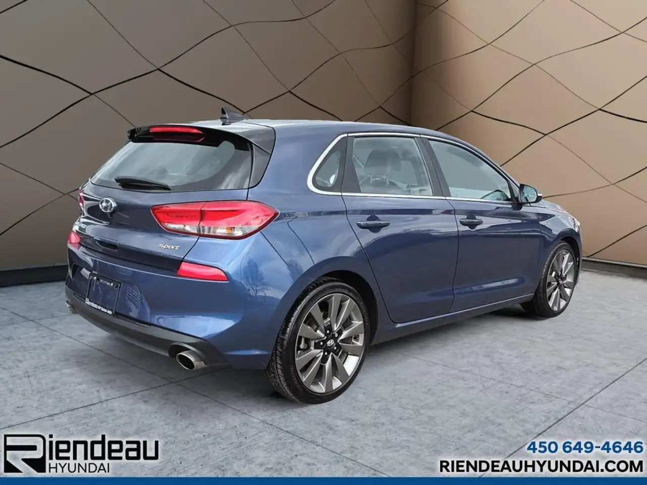 Hyundai ELANTRA photo Hyundai ELANTRA