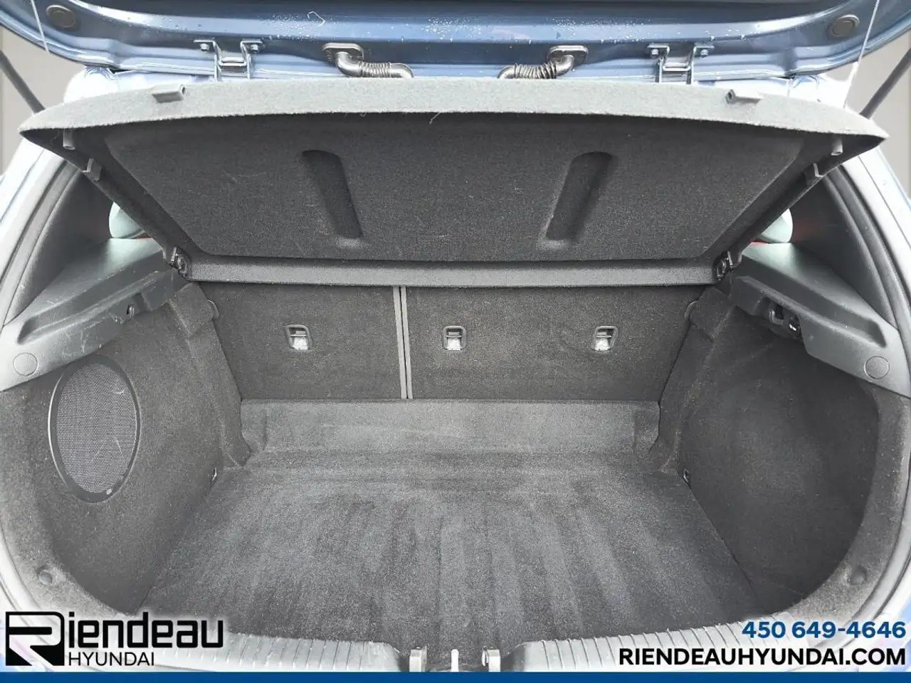Hyundai ELANTRA photo Hyundai ELANTRA