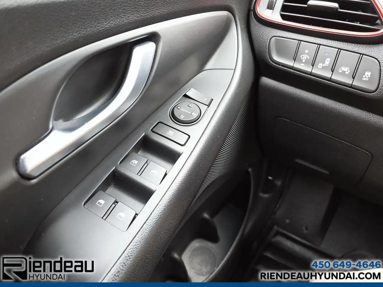 Hyundai ELANTRA photo Hyundai ELANTRA