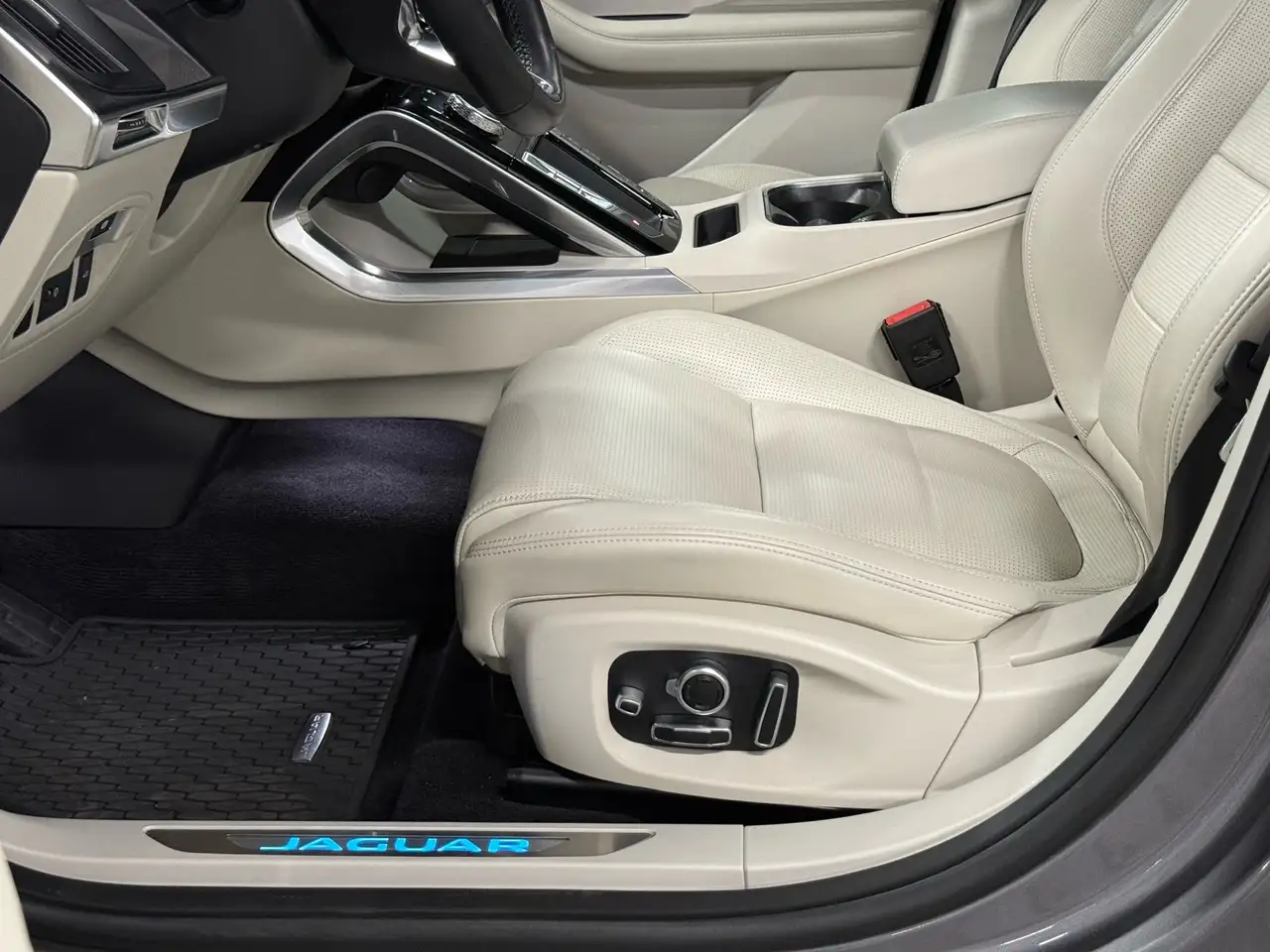 Jaguar I-Pace снимка Jaguar I-Pace