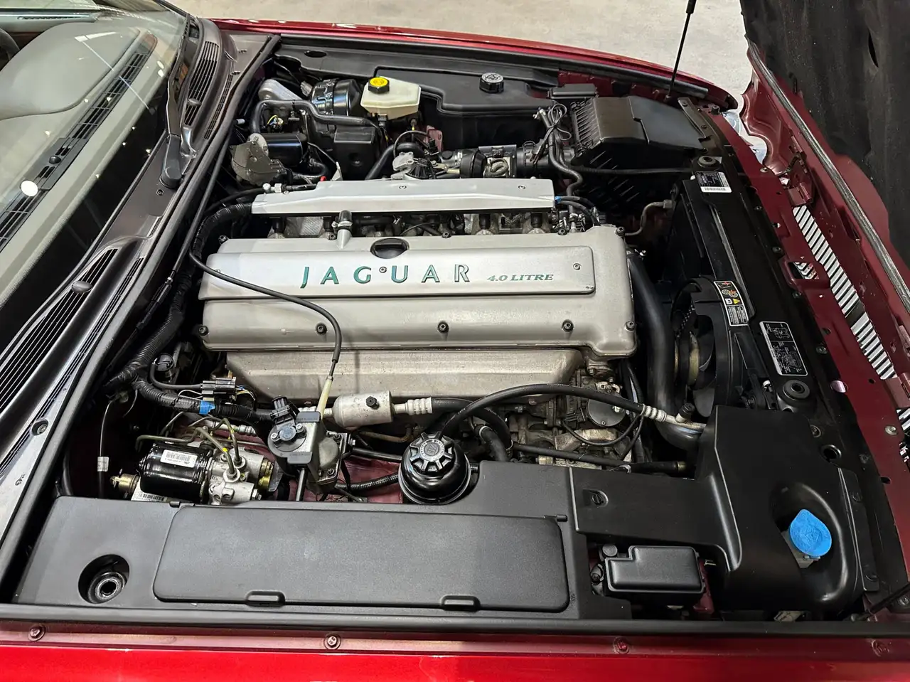 Jaguar XJ снимка Jaguar XJ