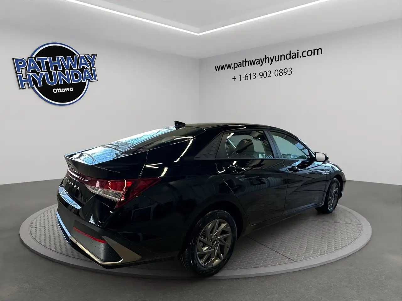 Hyundai ELANTRA photo Hyundai ELANTRA