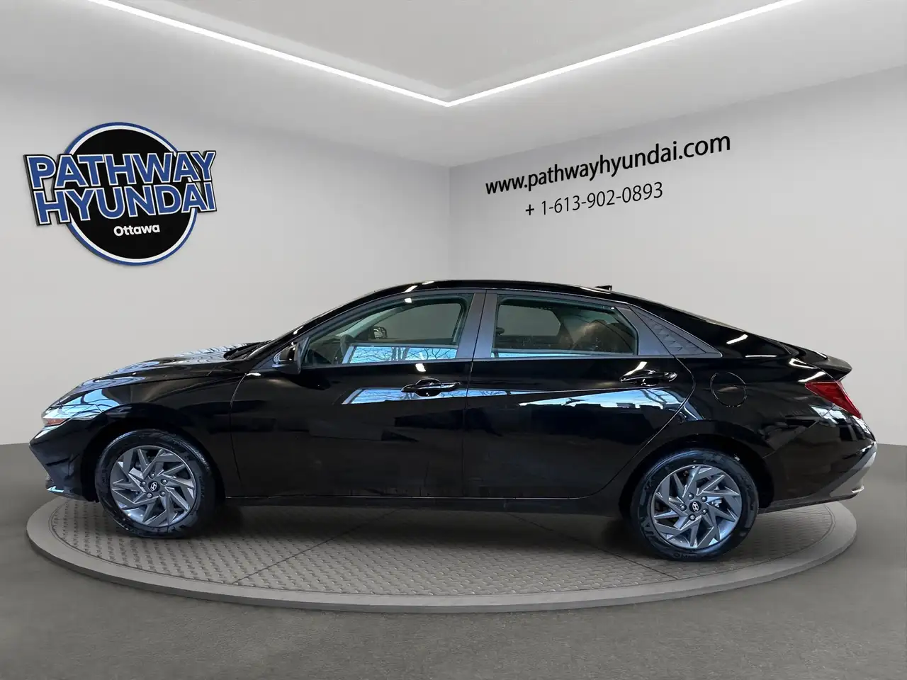 Hyundai ELANTRA photo Hyundai ELANTRA