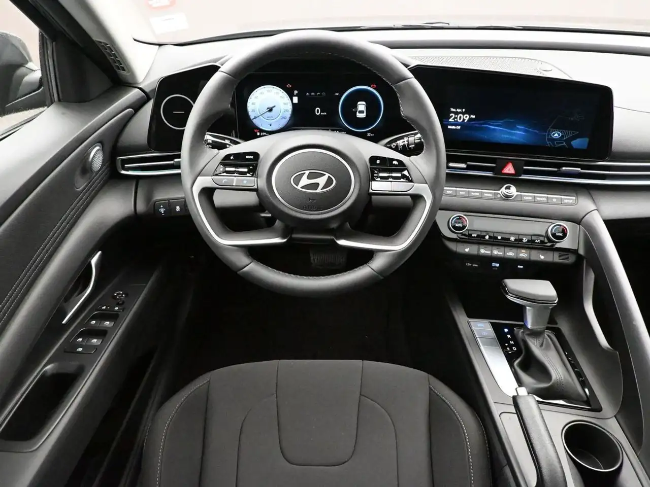 Hyundai ELANTRA снимка Hyundai ELANTRA
