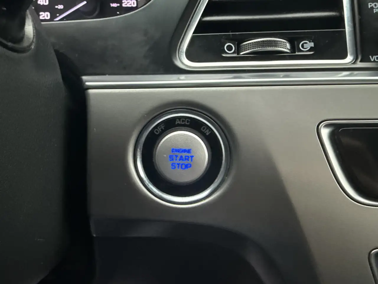Hyundai SONATA снимка Hyundai SONATA