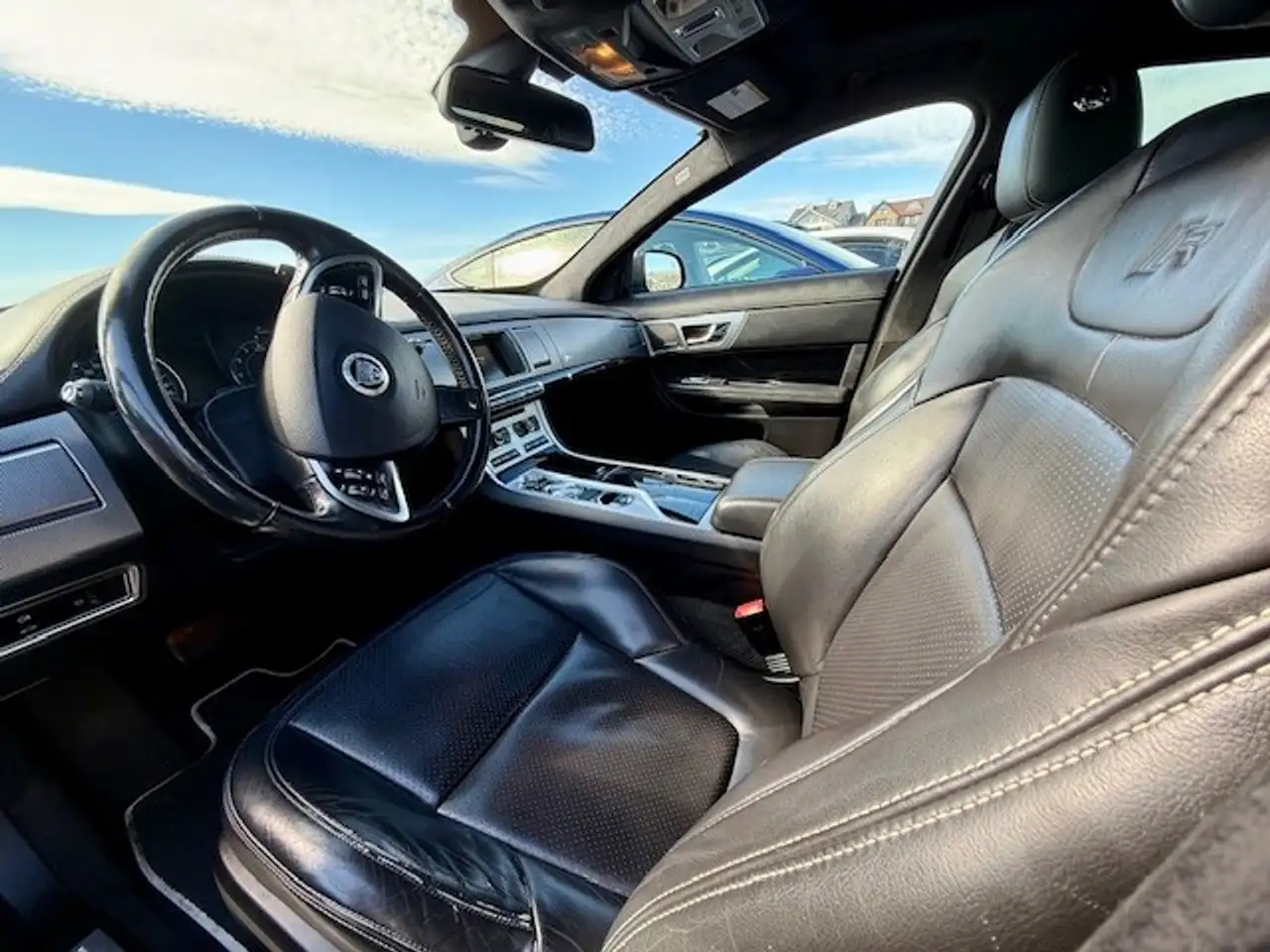 Jaguar XF photo Jaguar XF