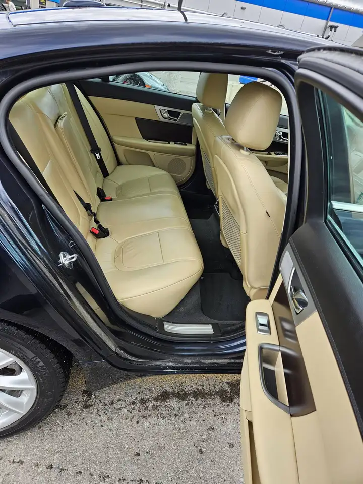 Jaguar XF photo Jaguar XF