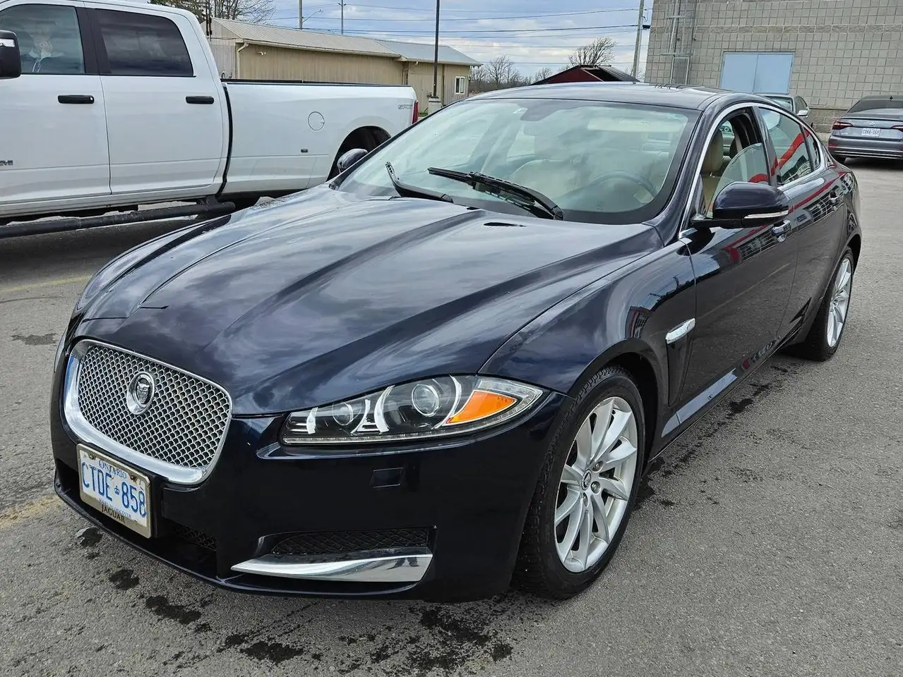 Jaguar XF photo Jaguar XF