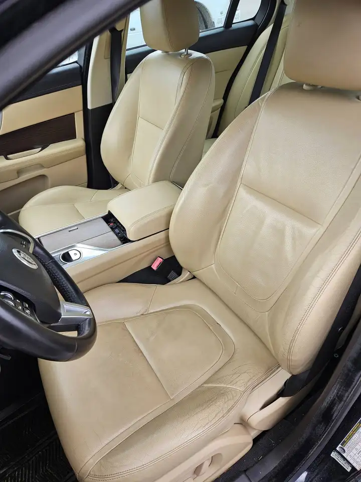 Jaguar XF photo Jaguar XF