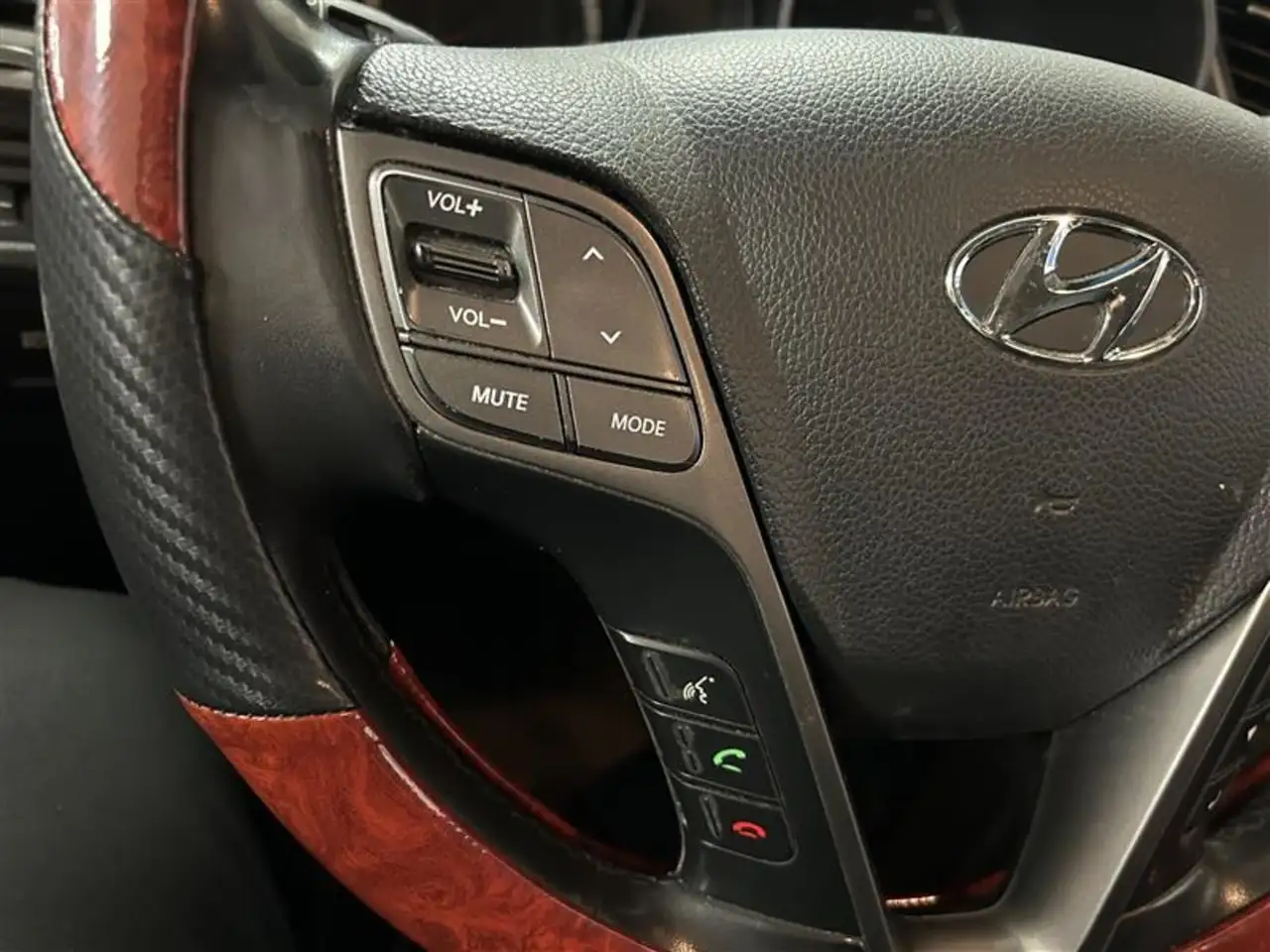 Hyundai SANTA FE photo Hyundai SANTA FE
