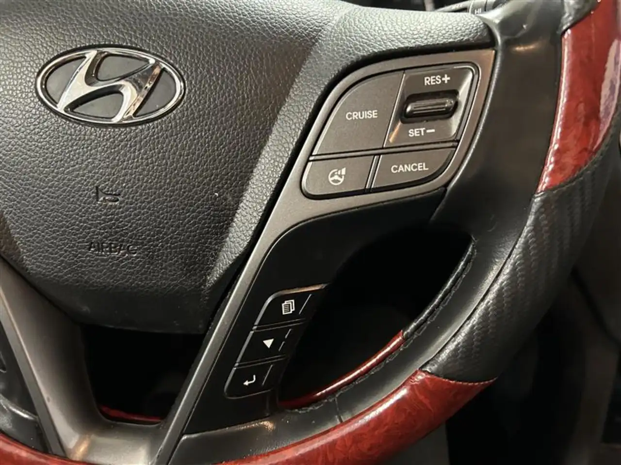 Hyundai SANTA FE photo Hyundai SANTA FE