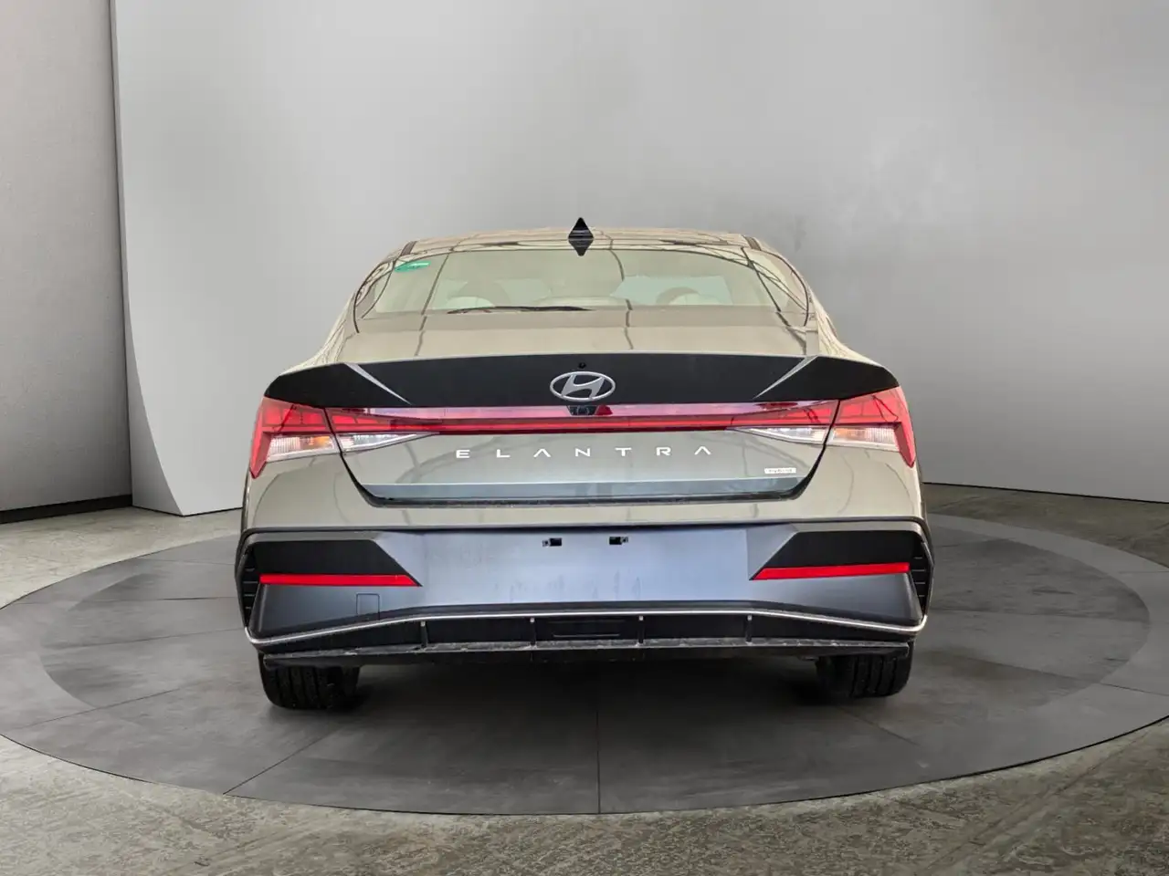 Hyundai ELANTRA fotografie Hyundai ELANTRA