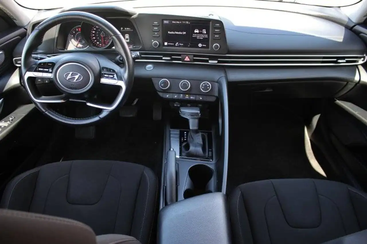 Hyundai ELANTRA fotografie Hyundai ELANTRA