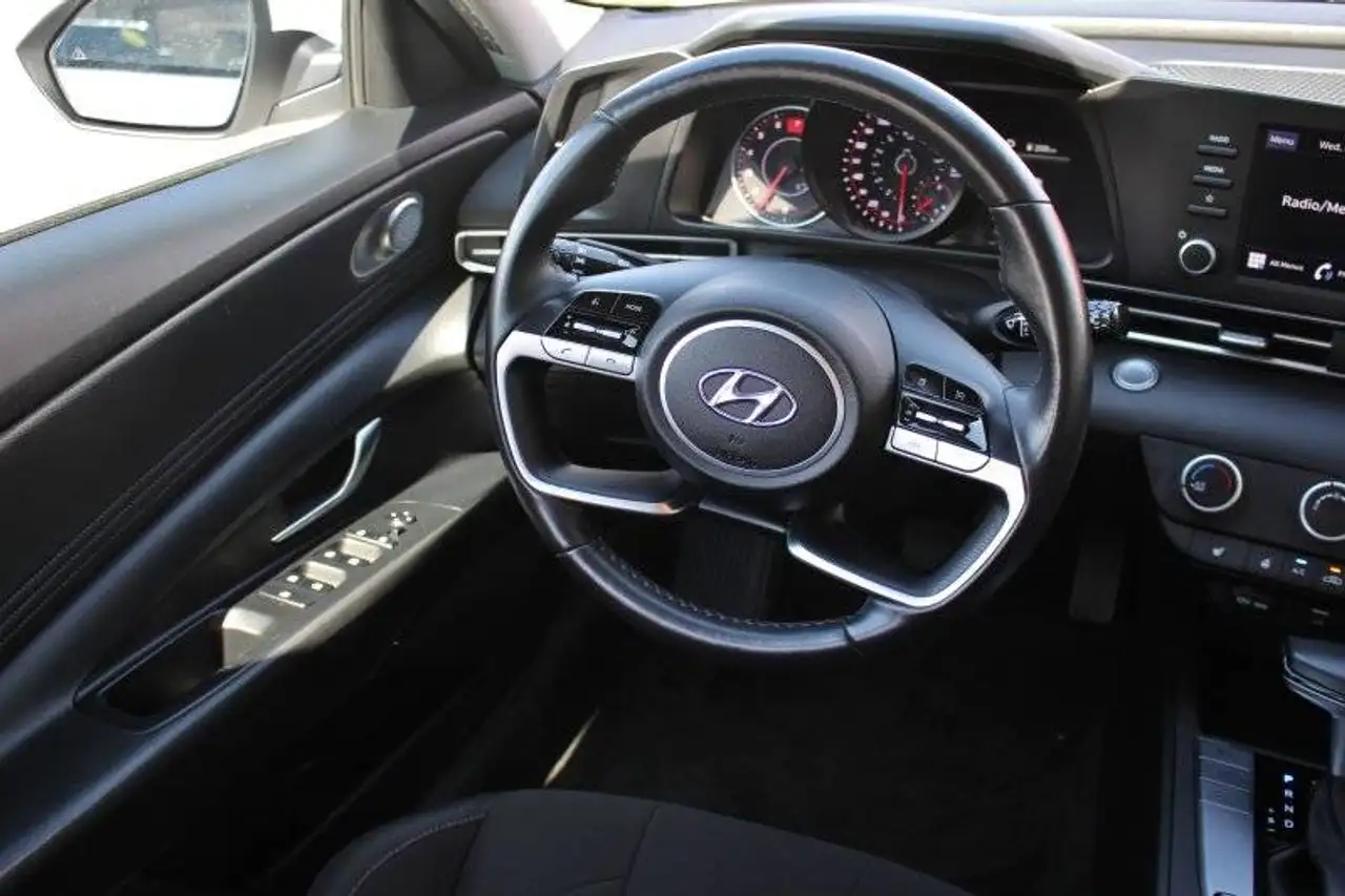 Hyundai ELANTRA fotografie Hyundai ELANTRA