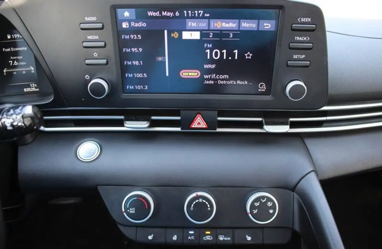 Hyundai ELANTRA fotografie Hyundai ELANTRA