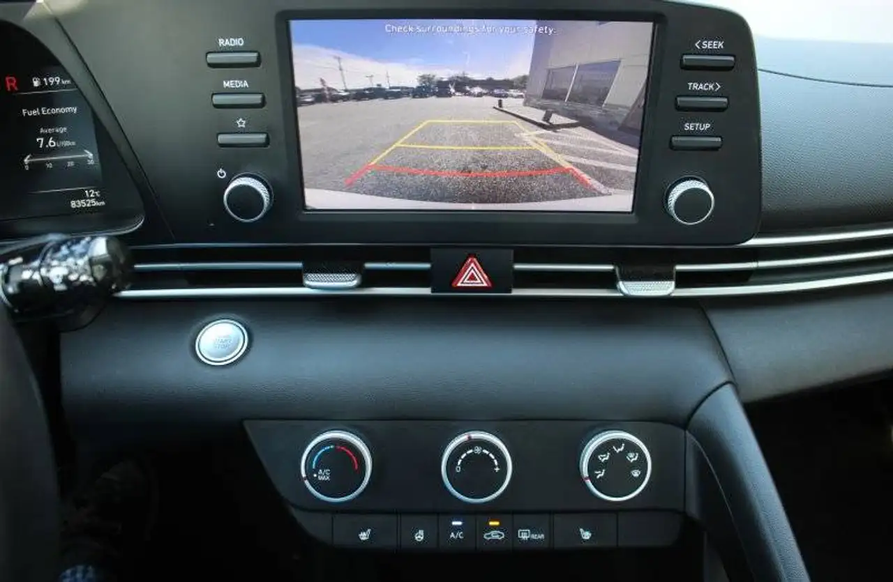 Hyundai ELANTRA fotografie Hyundai ELANTRA