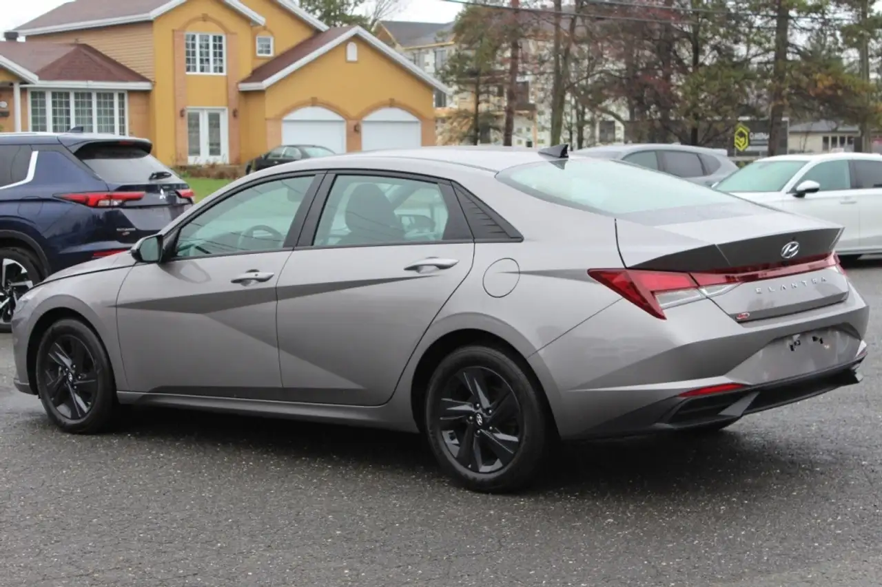 Hyundai ELANTRA снимка Hyundai ELANTRA
