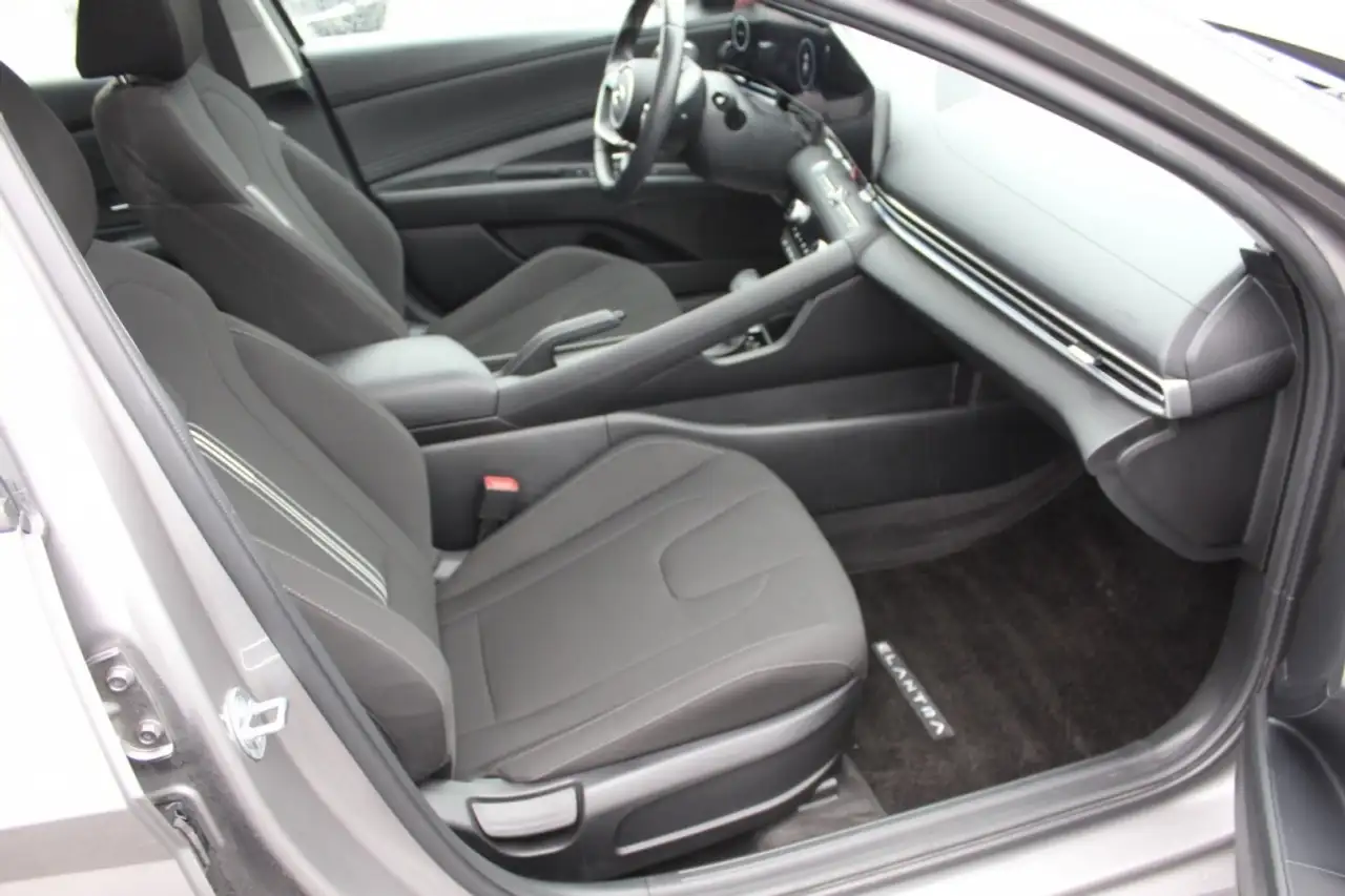 Hyundai ELANTRA снимка Hyundai ELANTRA