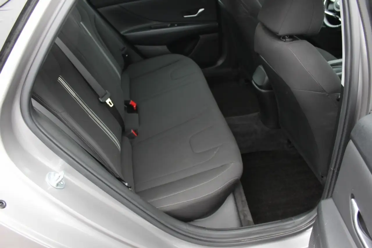 Hyundai ELANTRA снимка Hyundai ELANTRA
