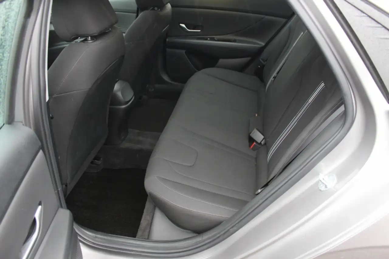 Hyundai ELANTRA снимка Hyundai ELANTRA