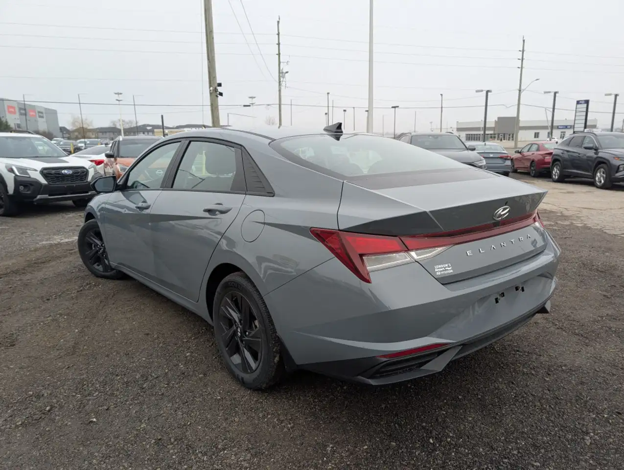 Hyundai ELANTRA photo Hyundai ELANTRA
