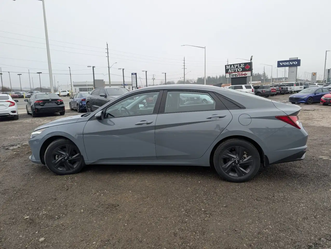 Hyundai ELANTRA photo Hyundai ELANTRA