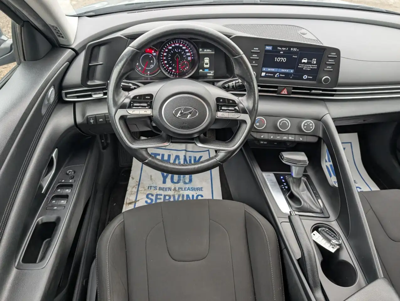 Hyundai ELANTRA photo Hyundai ELANTRA