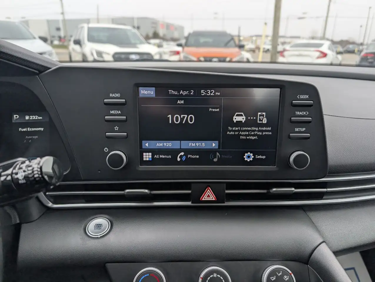 Hyundai ELANTRA photo Hyundai ELANTRA