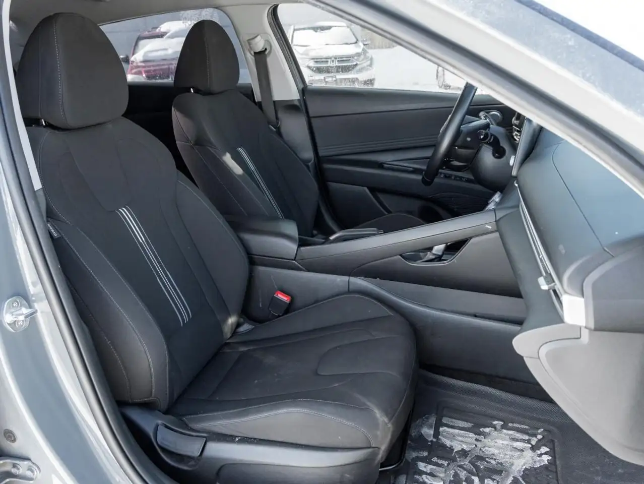 Hyundai ELANTRA photo Hyundai ELANTRA