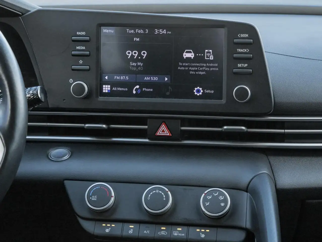 Hyundai ELANTRA photo Hyundai ELANTRA