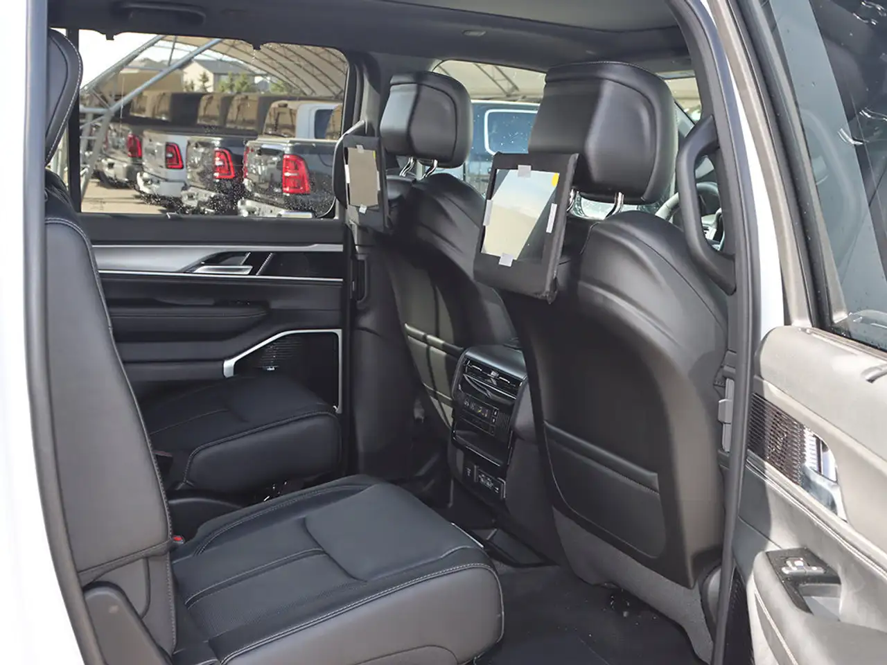 Jeep Grand Wagoneer fotografie Jeep Grand Wagoneer