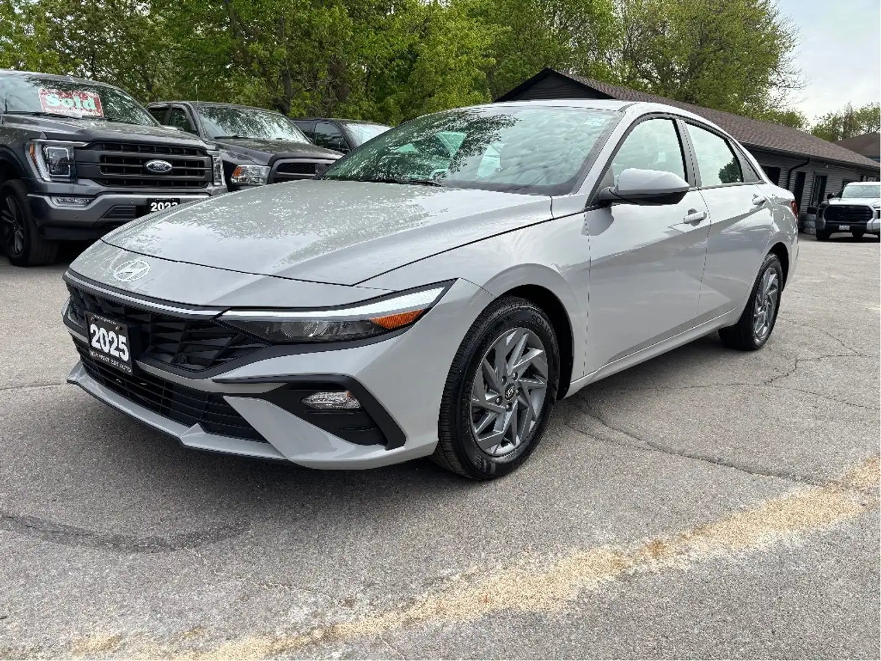 Hyundai ELANTRA photo Hyundai ELANTRA