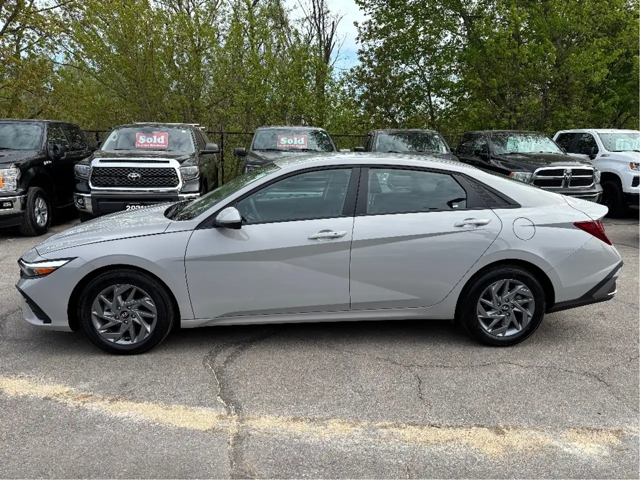 Hyundai ELANTRA photo Hyundai ELANTRA