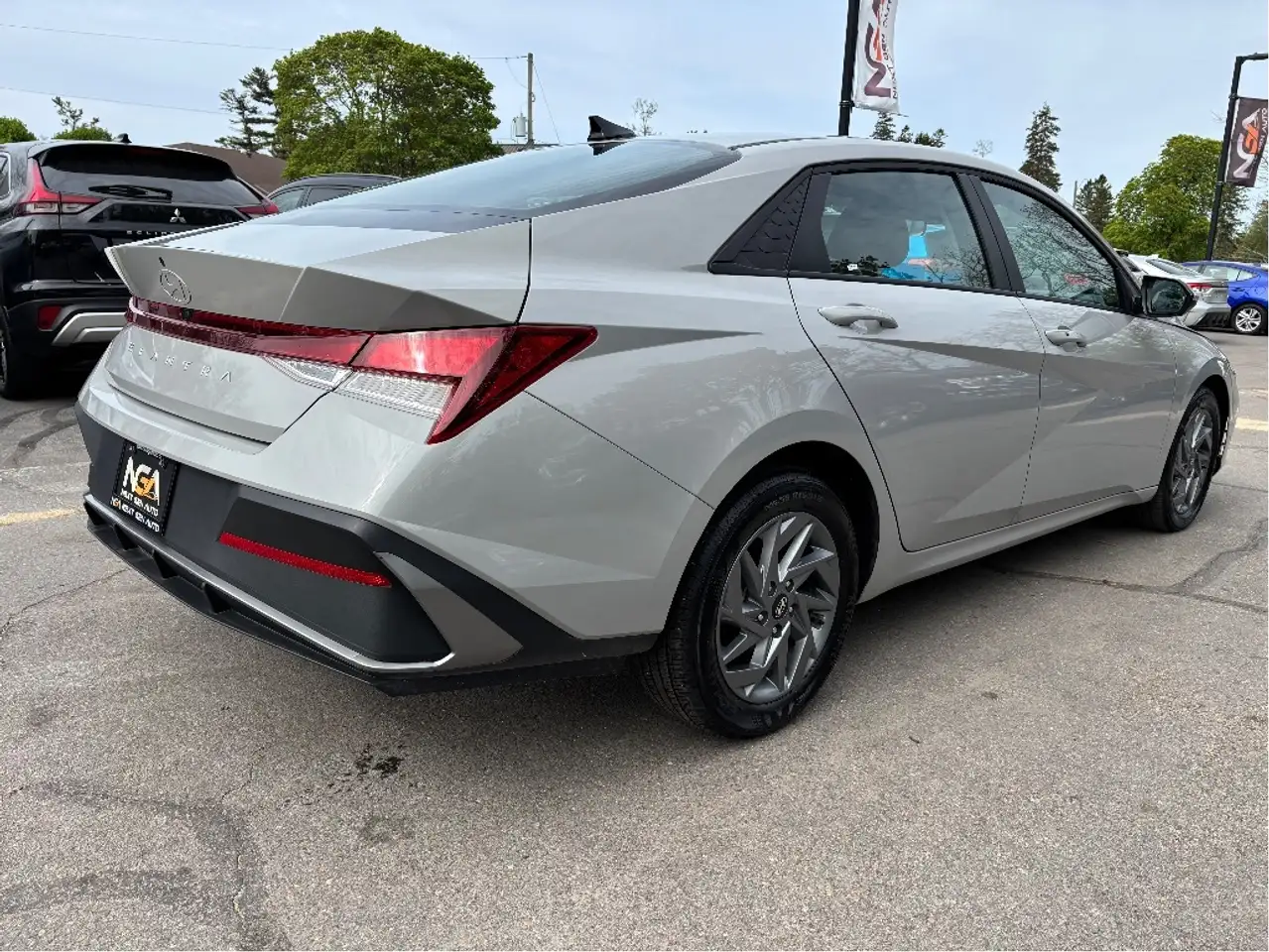 Hyundai ELANTRA photo Hyundai ELANTRA