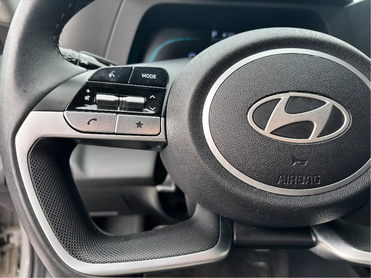 Hyundai ELANTRA photo Hyundai ELANTRA
