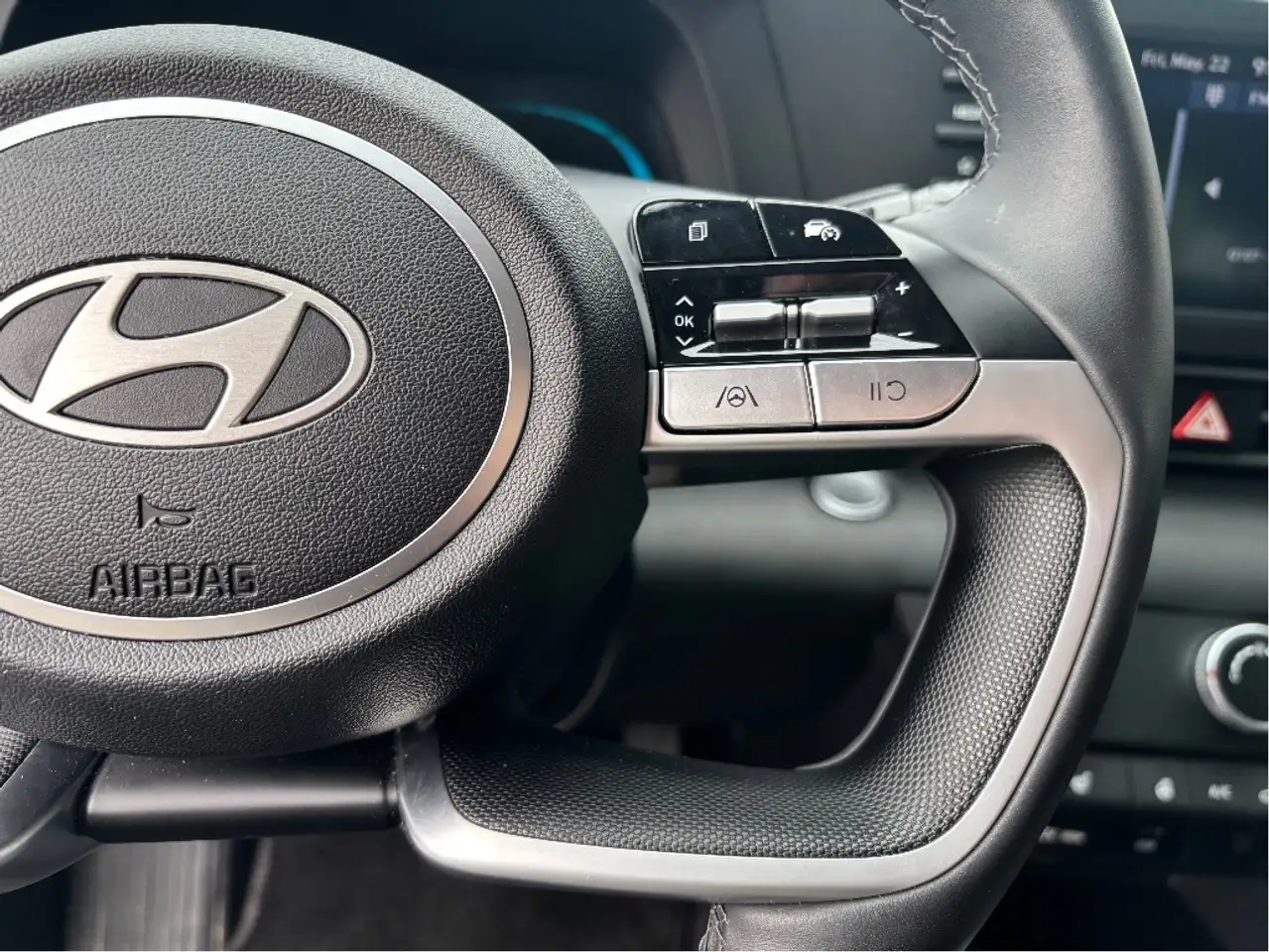 Hyundai ELANTRA photo Hyundai ELANTRA