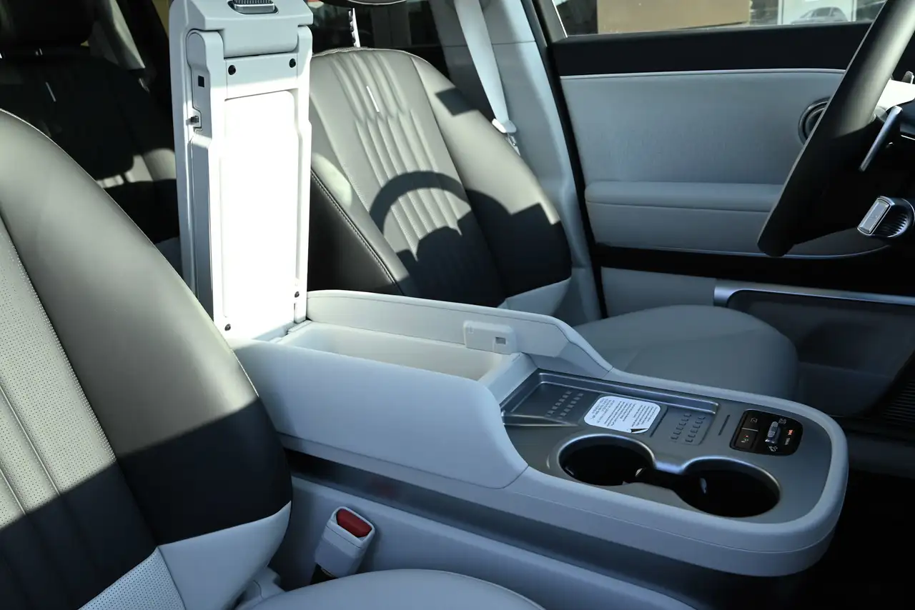 Hyundai IONIQ 9 photo Hyundai IONIQ 9