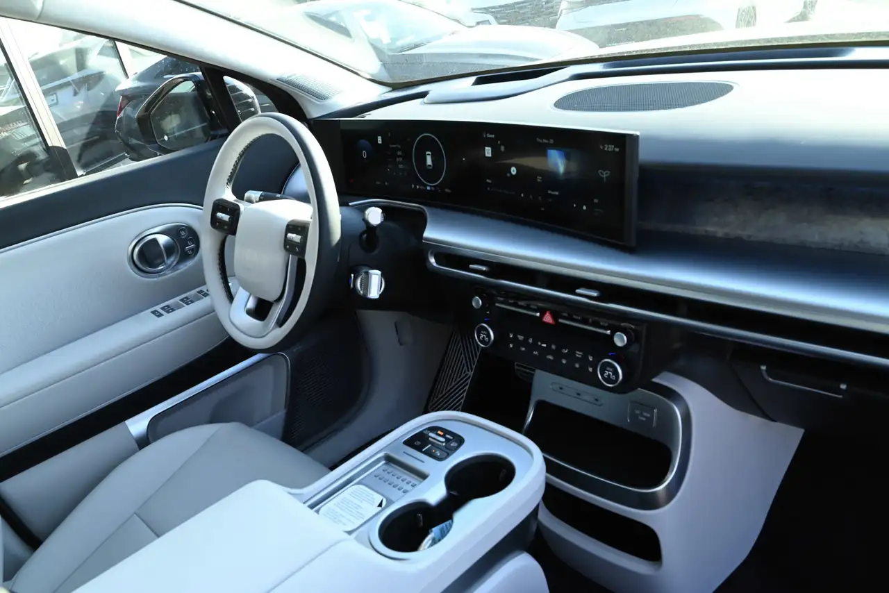 Hyundai IONIQ 9 photo Hyundai IONIQ 9