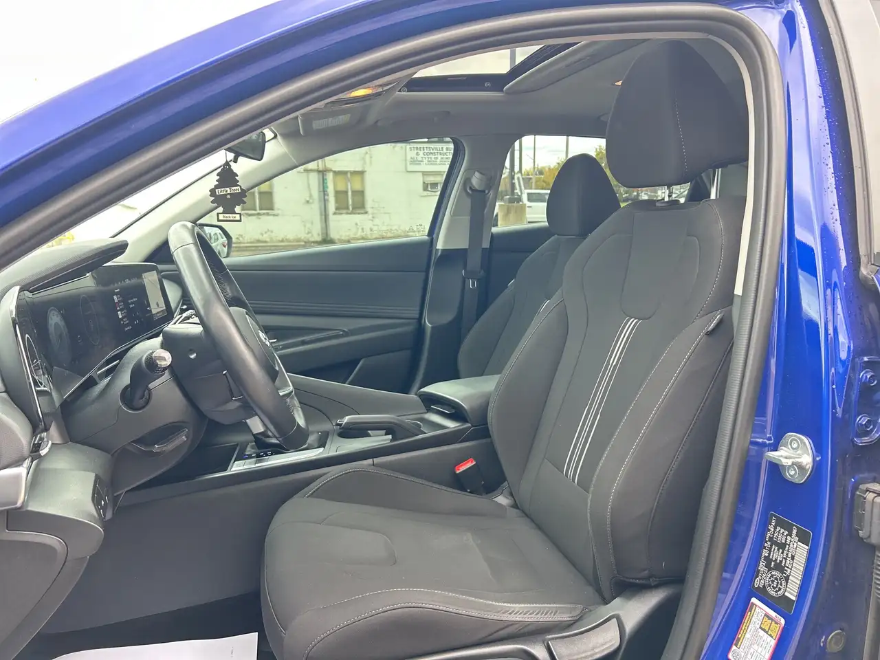 Hyundai ELANTRA photo Hyundai ELANTRA
