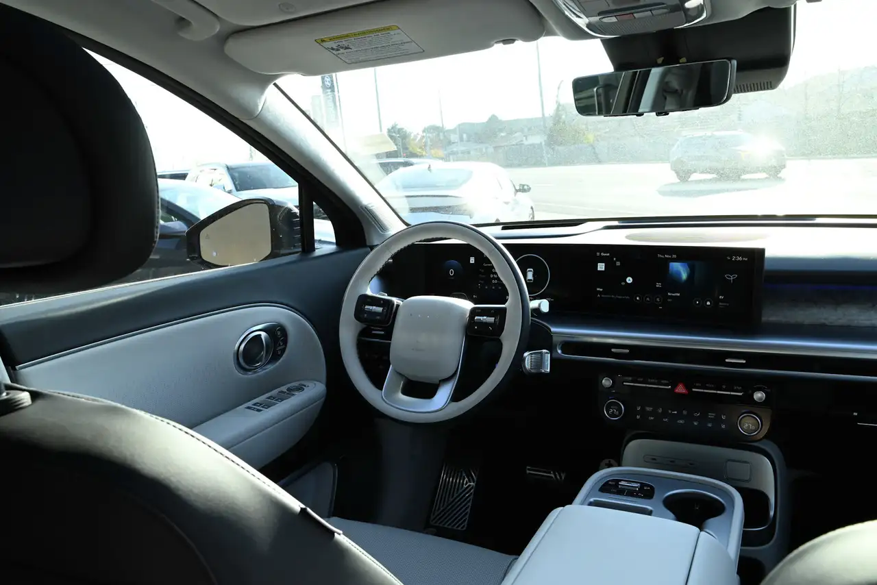 Hyundai IONIQ 9 photo Hyundai IONIQ 9