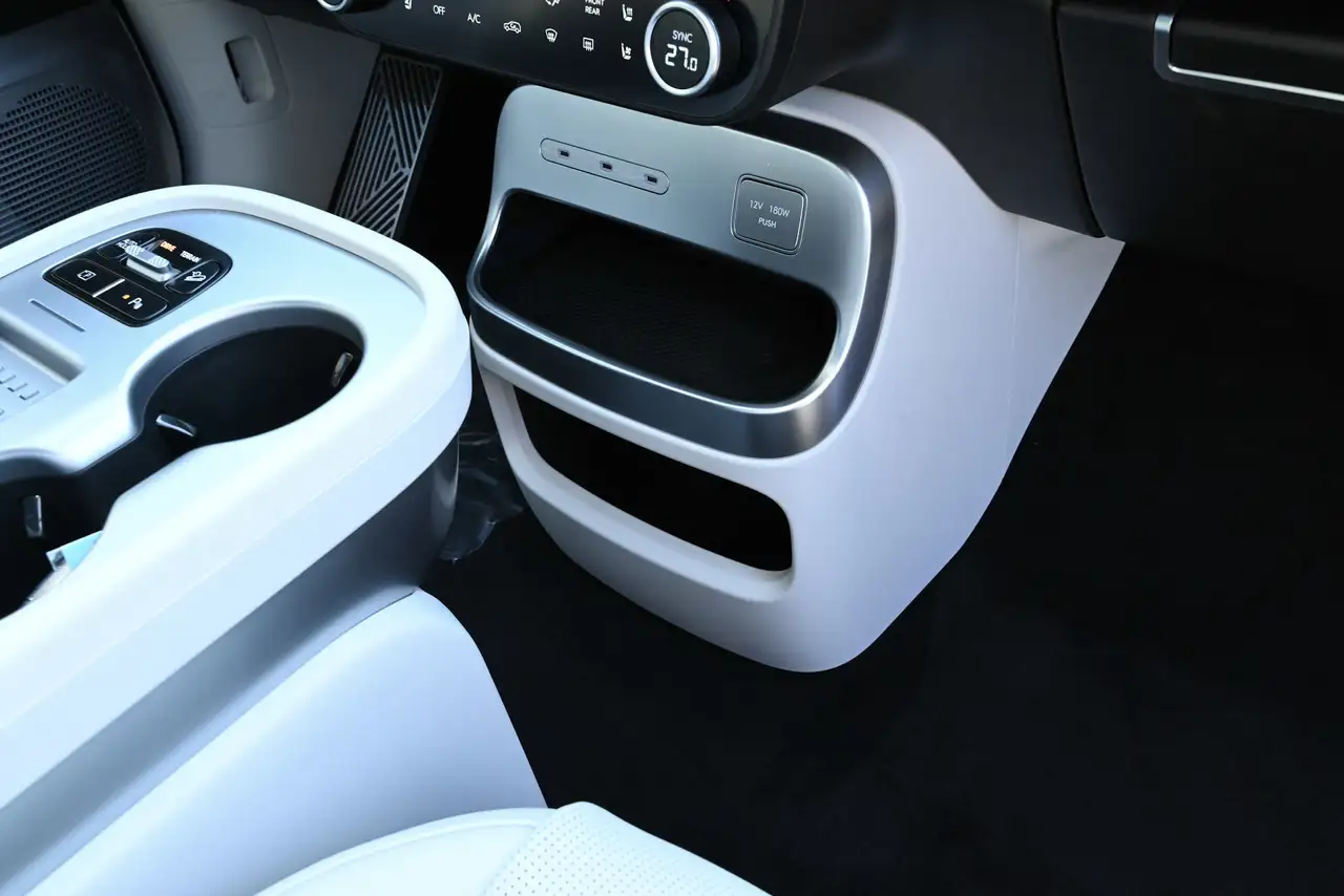 Hyundai IONIQ 9 photo Hyundai IONIQ 9