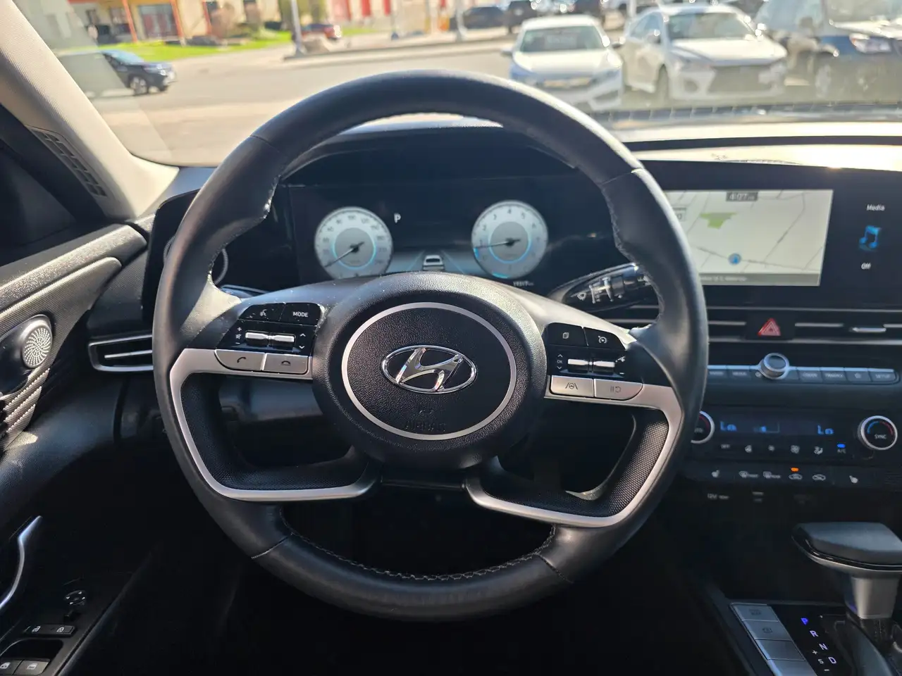 Hyundai ELANTRA photo Hyundai ELANTRA